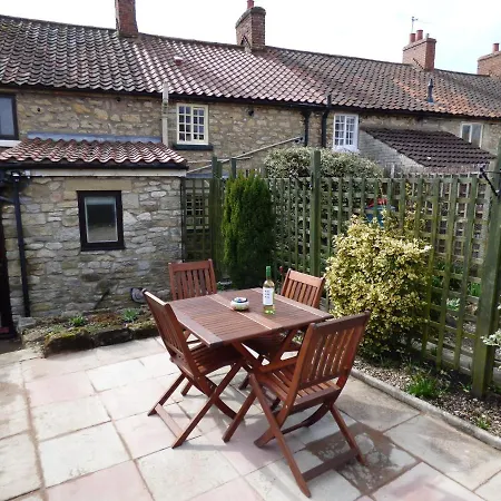 Off Street Parking - Garden - Smart Tv - Self Check-in